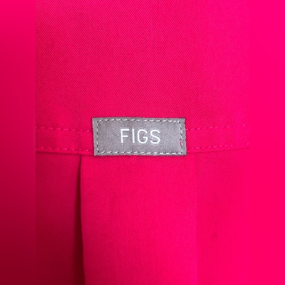 Oversized Figs Rafaela scrub top Shocking Pink - Picture 9 of 11